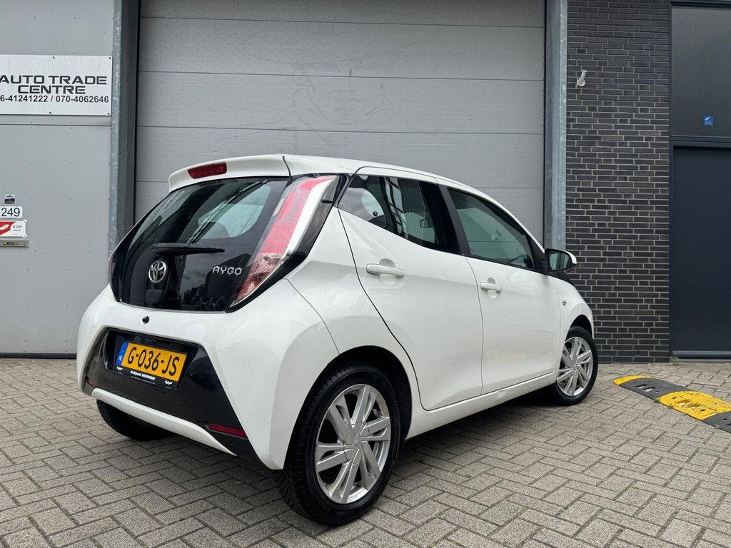 Toyota Aygo 1.0 VVT-i x-cite [Achteruitrijcamera | Carplay |, Voorwielaandrijving, Euro 5, Stof, Gebruikt