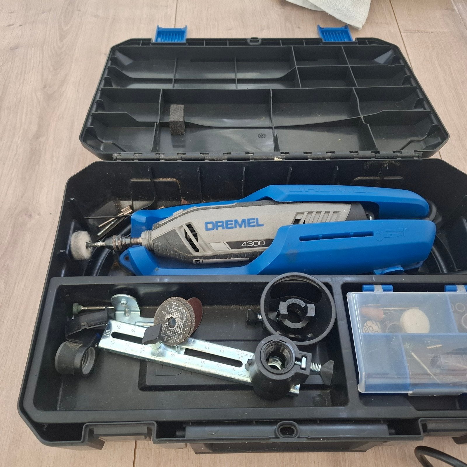 Dremel 4300 met accessoires, Ophalen of Verzenden, Gebruikt, Multitool, Overige merken