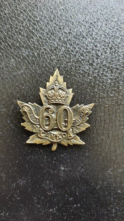 Originele WW1 capbadge 60th CEF, zonder lugs., Ophalen of Verzenden, Landmacht, Engeland, Embleem of Badge