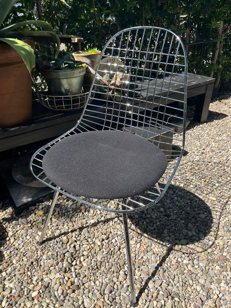 VITRA - eames wire chair DKR 5  - met zwarte hopsak zitting, Ophalen, Zwart, Zo goed als nieuw, Metaal