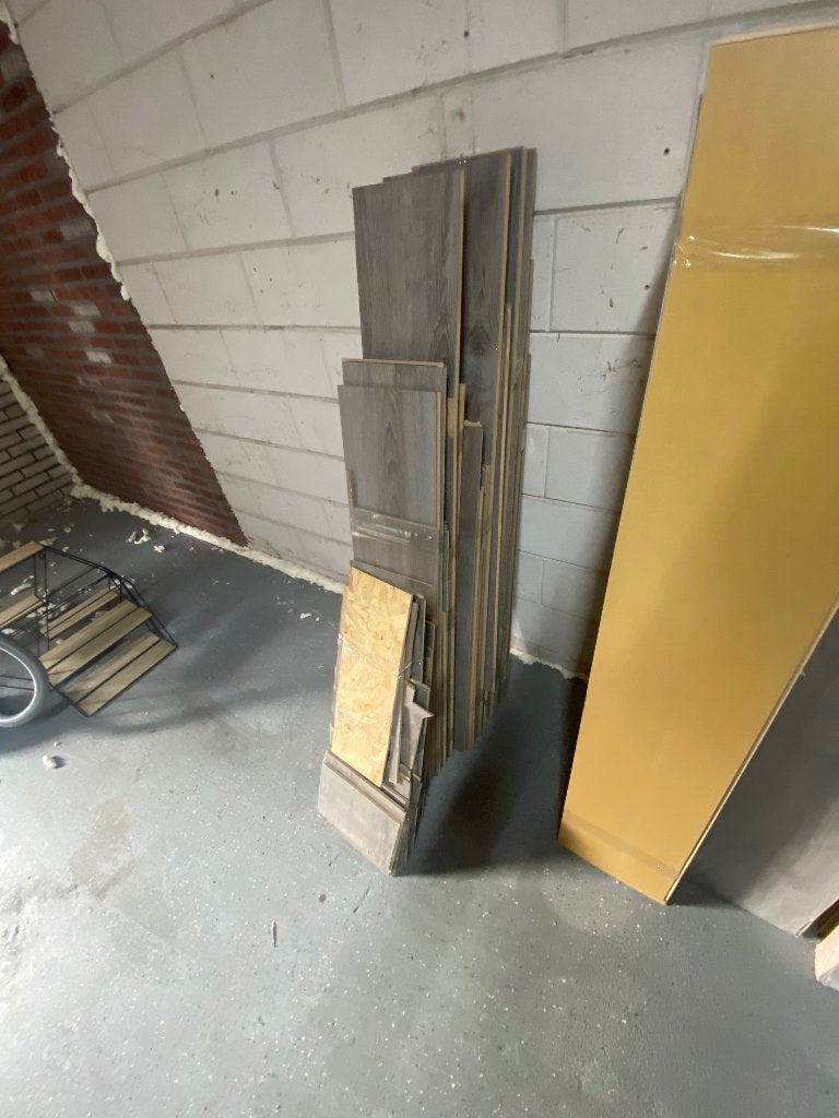 Gratis af te halen: Laminaatvloer en reststukken, Ophalen, Gebruikt, 50 tot 150 cm, 10 m² of meer