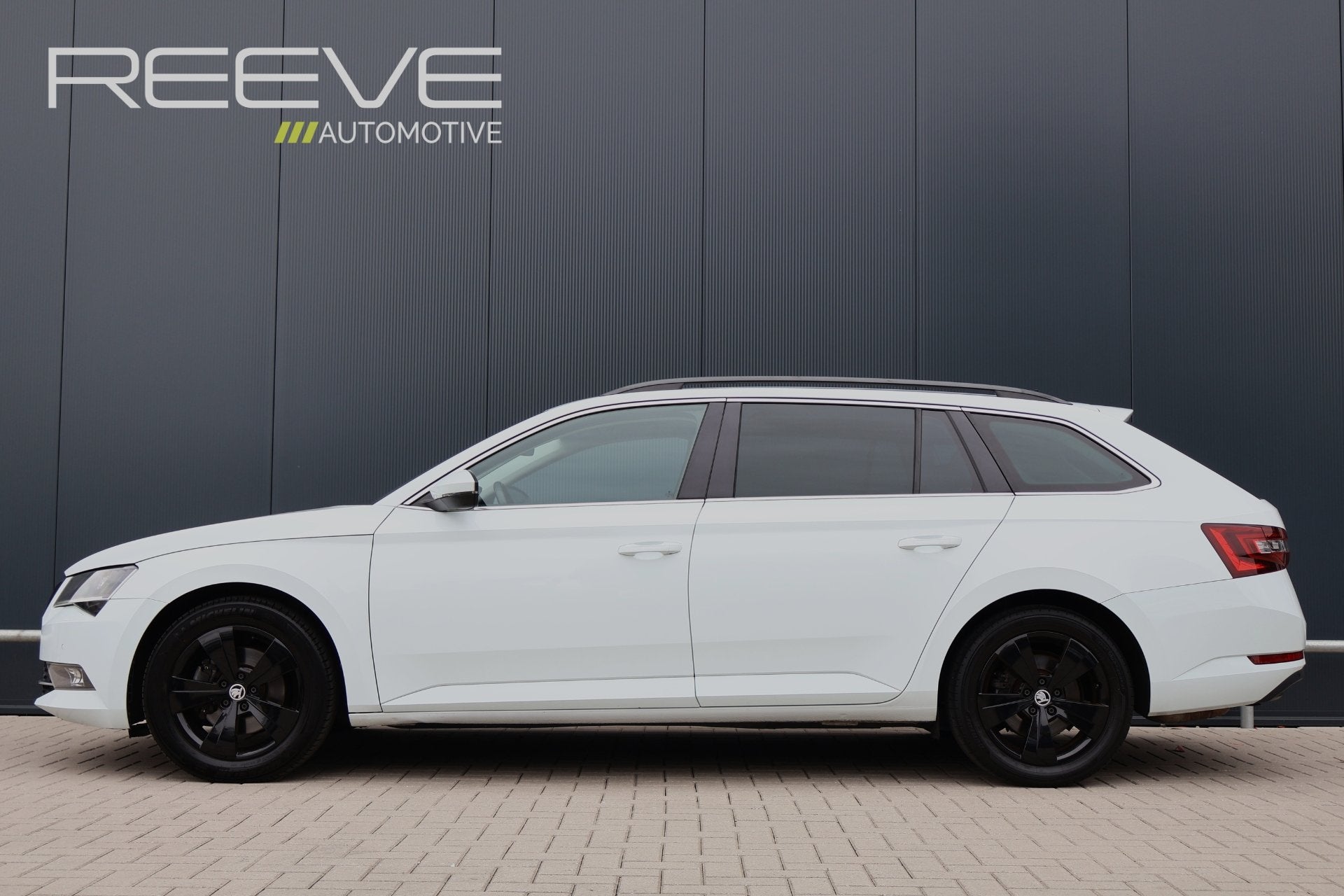 Skoda Superb Combi 1.8 TSI Style Automaat | Trekhaak | Adapt, Auto's, Stof, 4 cilinders, Met garantie (alle), 179 pk