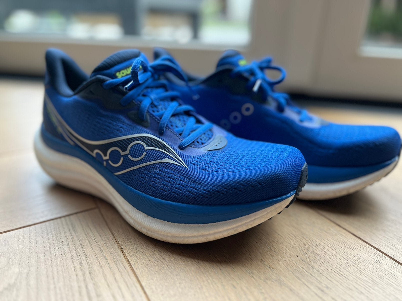 Saucony Triumph 23 heren maat EU44, Sport en Fitness, Loopsport en Atletiek, Hardloopschoenen, Zo goed als nieuw, Hardlopen, Saucony