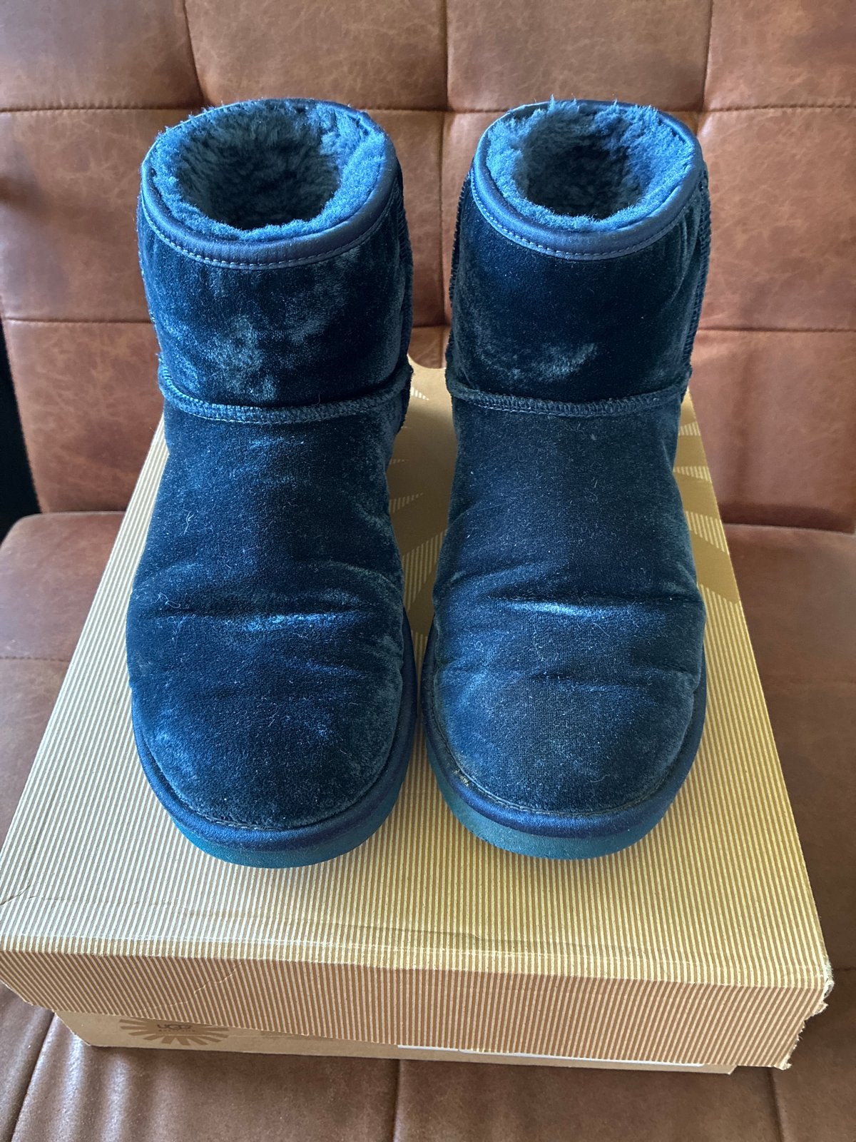 Uggs laarzen blauw velours maat 40, Kleding | Dames, Schoenen, Ophalen of Verzenden, Gedragen, Blauw, Lage of Enkellaarzen