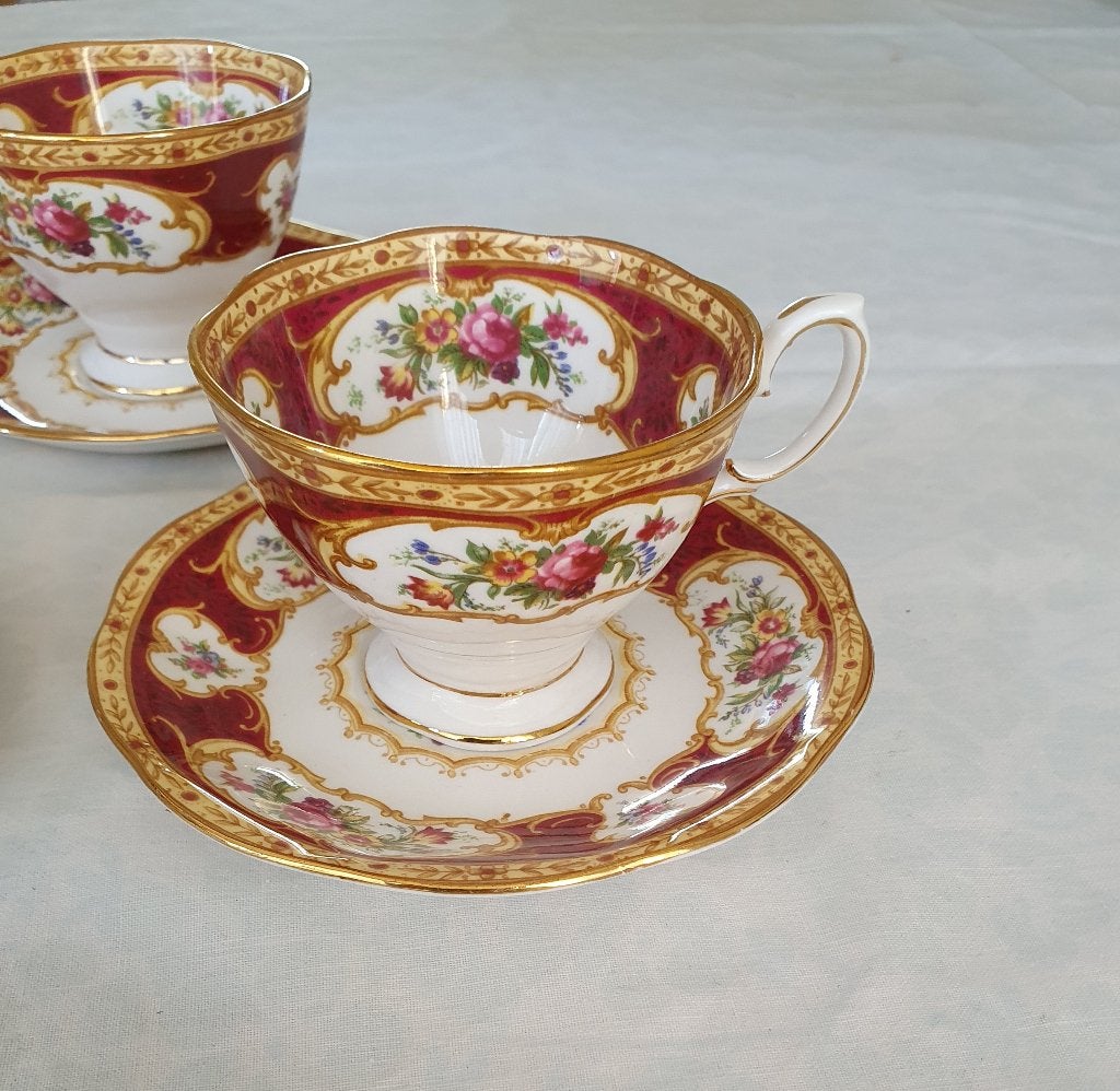 Royal Albert "Lady Hamilton" theeservies, Ophalen