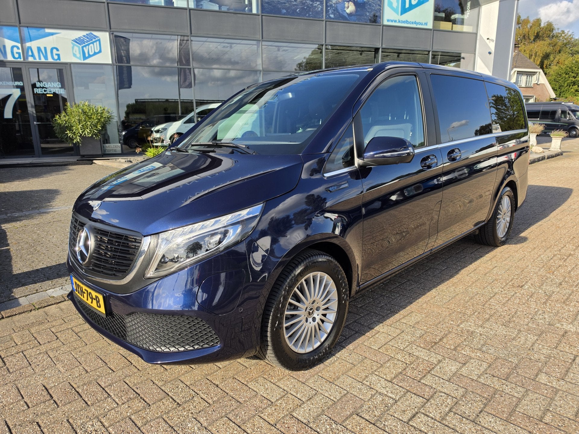 Mercedes-Benz EQV 300 L2 Avantgarde 90 kWh (bj 2022), Dealer onderhouden, Gebruikt, Overige carrosserieën, Met garantie (alle)