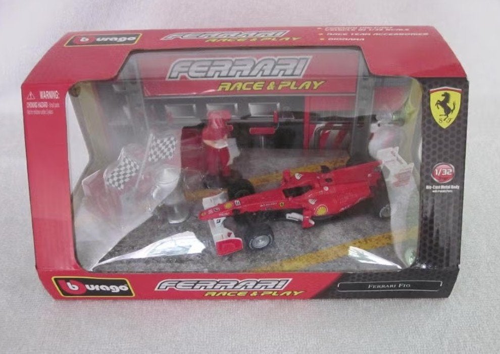 Bburago Ferrari F10 diorama schaal 1:32 nieuw in doos., Ophalen of Verzenden, Zo goed als nieuw, 1:35 tot 1:50, Diorama