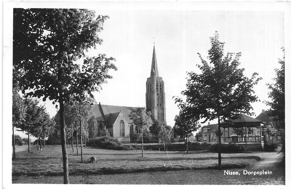 AK Nisse - Dorpsplein, Ophalen of Verzenden, 1960 tot 1980, Gelopen, Zeeland