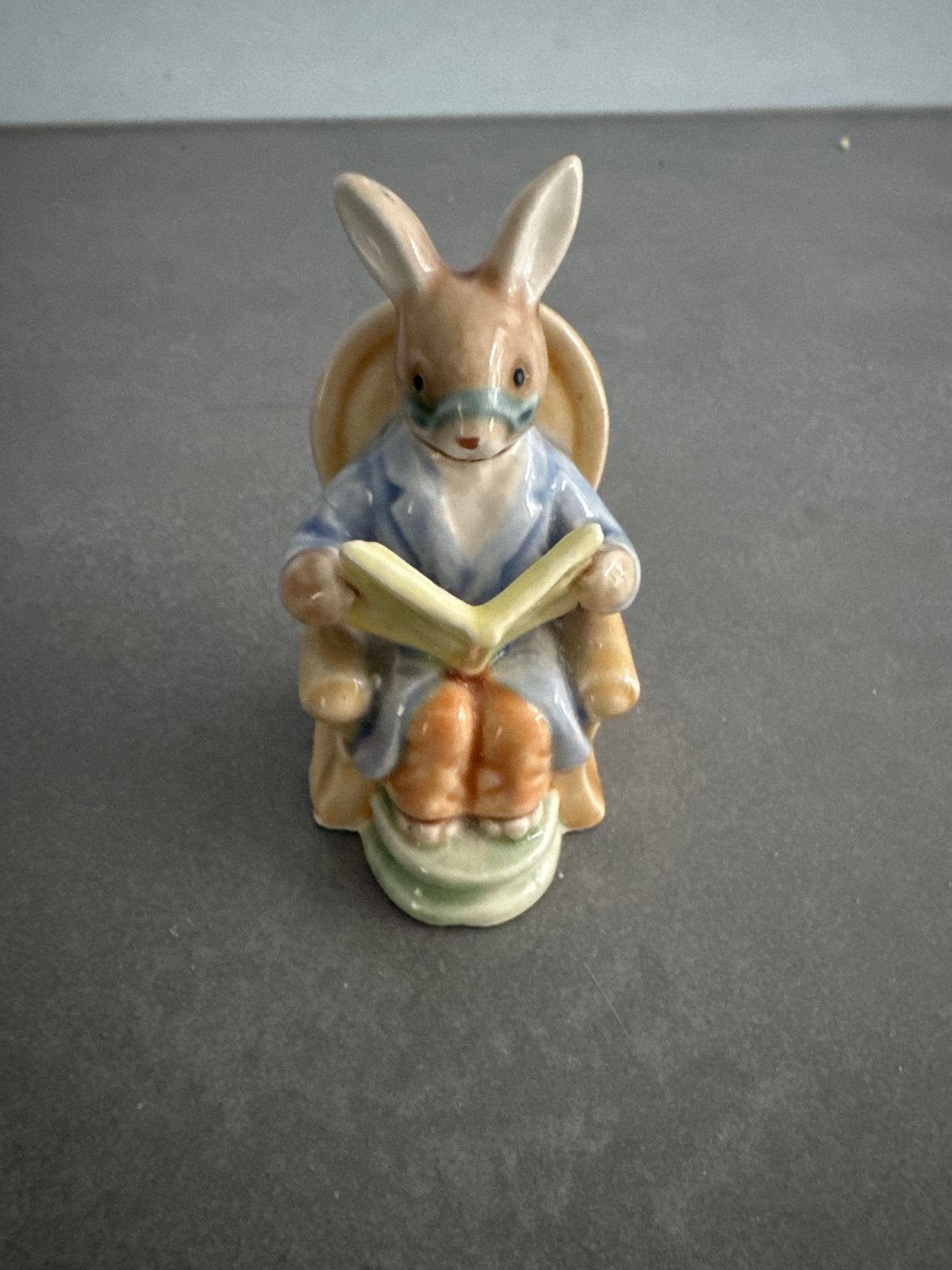 Beatrix Potter Peter Konijn beeldje lezend, Verzamelen, Ophalen of Verzenden, Nieuw