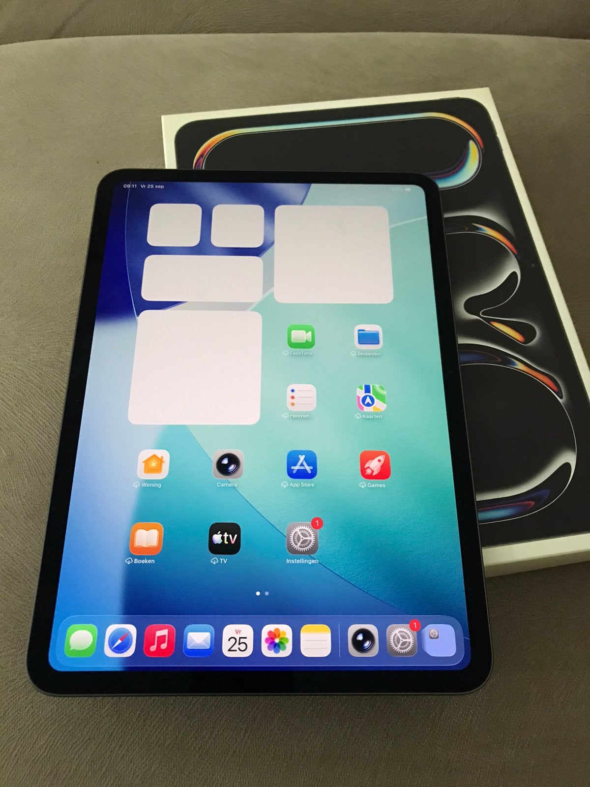 iPad Pro 11 inch M4 chip black 256gb als nieuw en Factuur
