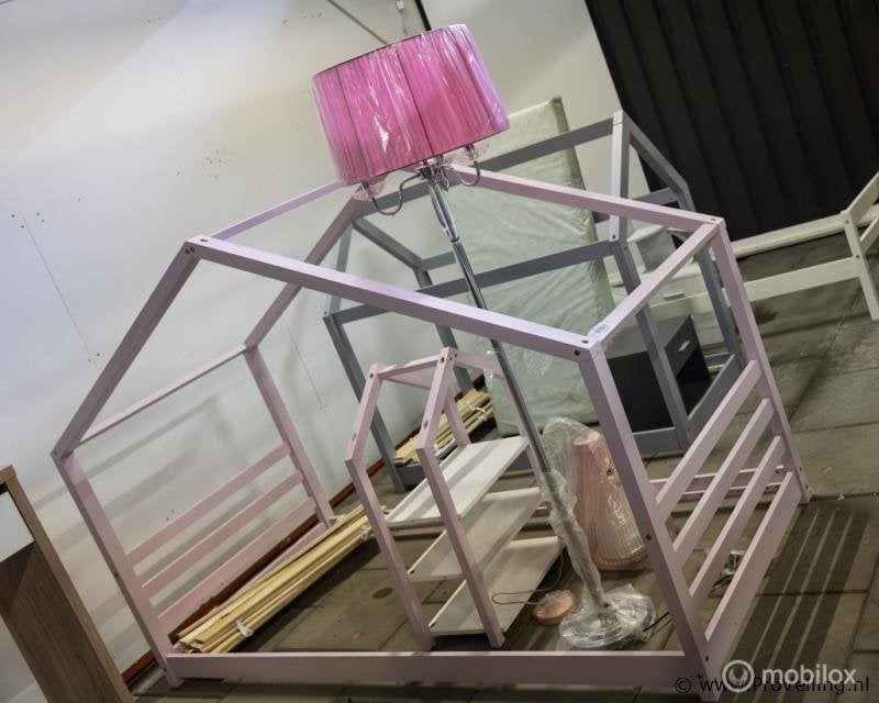 Online Veiling: Bed incl. lattenbodem, kast, hanglamp & v...