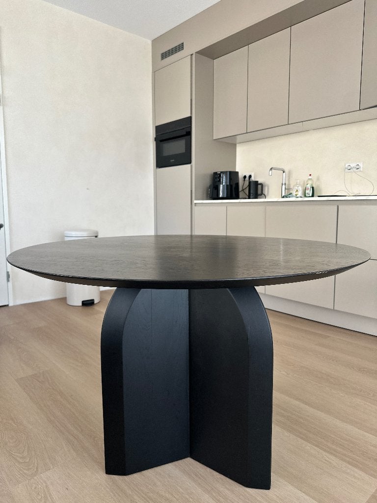 Studio Henk Slot eettafel Ø110 cm – eiken zwart gebeitst, Ophalen, 100 tot 150 cm, 50 tot 100 cm, Zo goed als nieuw