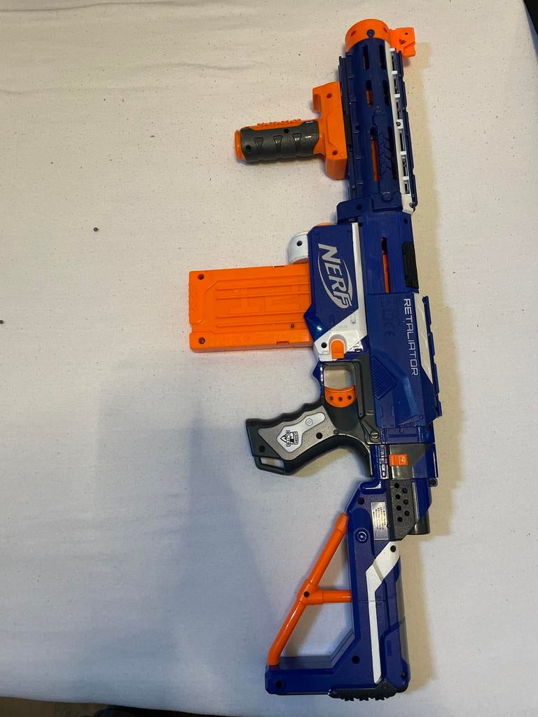 Nerf Retaliator Blaster met magazijn en accessoires, Kinderen en Baby's, Speelgoed | Buiten | Actiespeelgoed, Ophalen, Gebruikt