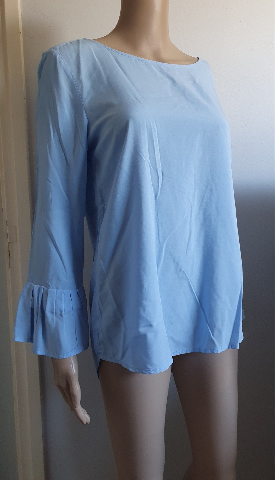 Nieuwe lichtblauwe top/blouse met ruches mouwen - Maat 36, Blauw, Nieuw, Ophalen of Verzenden, Onbekend