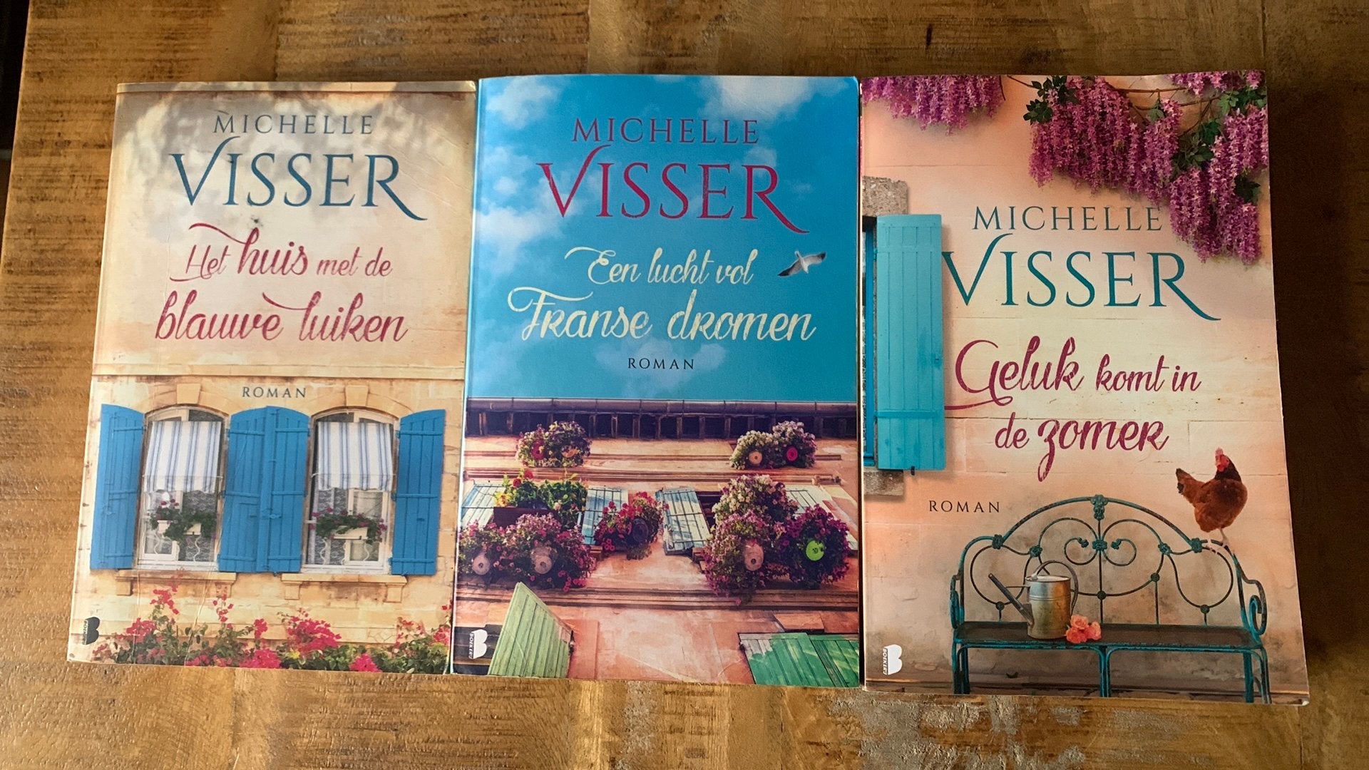 Het huis met de blauwe luiken. En nog twee titels, Ophalen of Verzenden, Gelezen