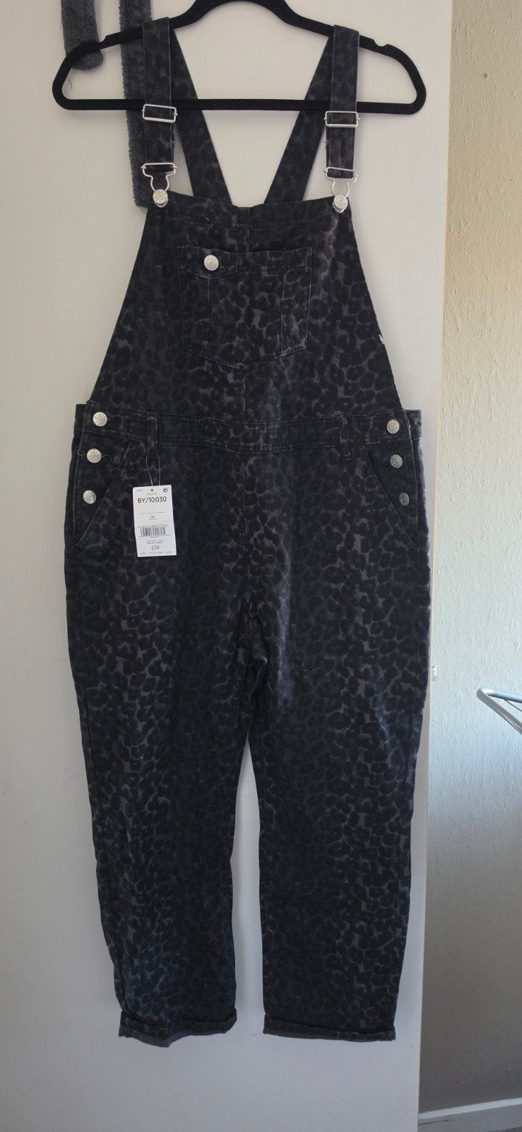 Zwarte denim tuinbroek met luipaardprint, Kleding | Dames, Maat 38/40 (M), Zwart, Nieuw, Ophalen of Verzenden