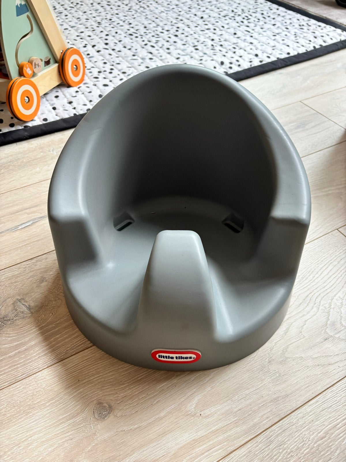 Little Tikes Vloerzitje met Eetblad - Grijs, Kinderen en Baby's, Kinderstoelen, Ophalen, Zo goed als nieuw, Overige typen, Afneembaar eetblad