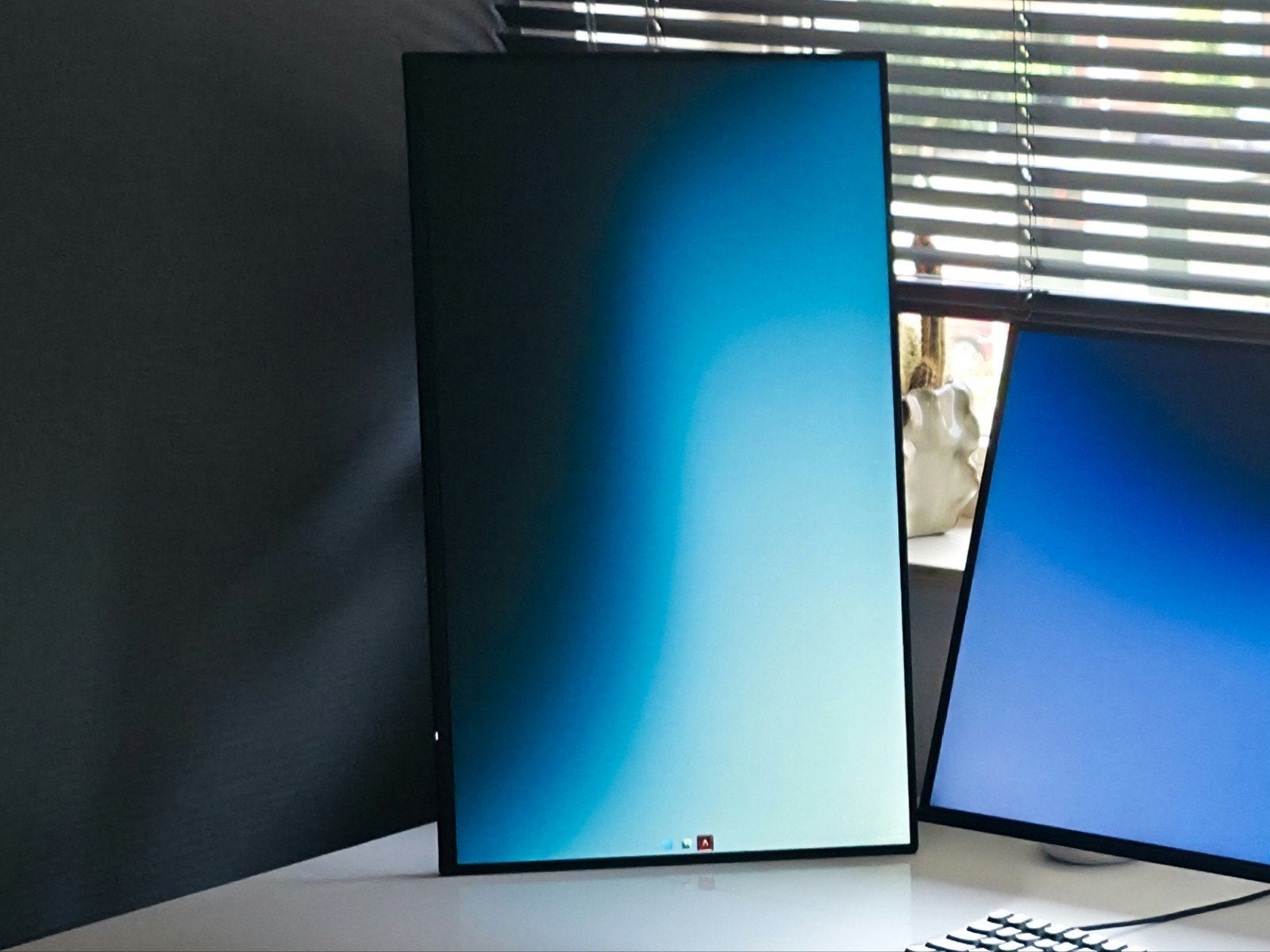 monitor met een monitor arm, Computers en Software, Monitoren, Ophalen, Zo goed als nieuw, IPS