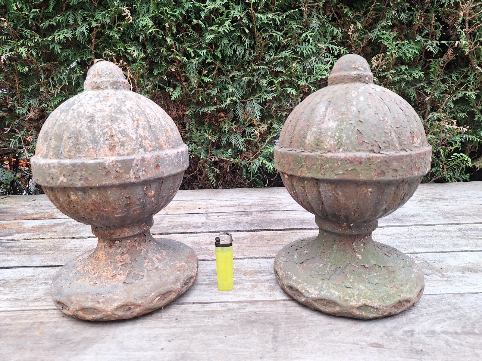 Set van 2 grote zware oude gietijzeren paalkoppen, Tuin en Terras, Niet bekend, Ophalen of Verzenden, Niet bekend, Niet bekend