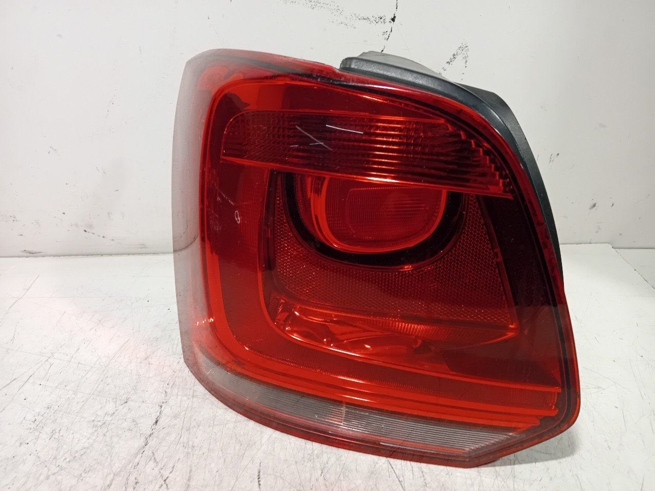 Achterlicht links buiten Volkswagen Polo, Auto-onderdelen, Verlichting, Onderdelen@venauto.nl, Van der Ven Autorecycling B.V.