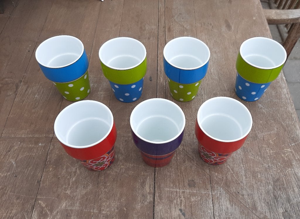 Set van 7 Vrolijke Bekers - Diverse Kleuren en Patronen, Ophalen, Zo goed als nieuw, Modern, Kop(pen) en/of Schotel(s)
