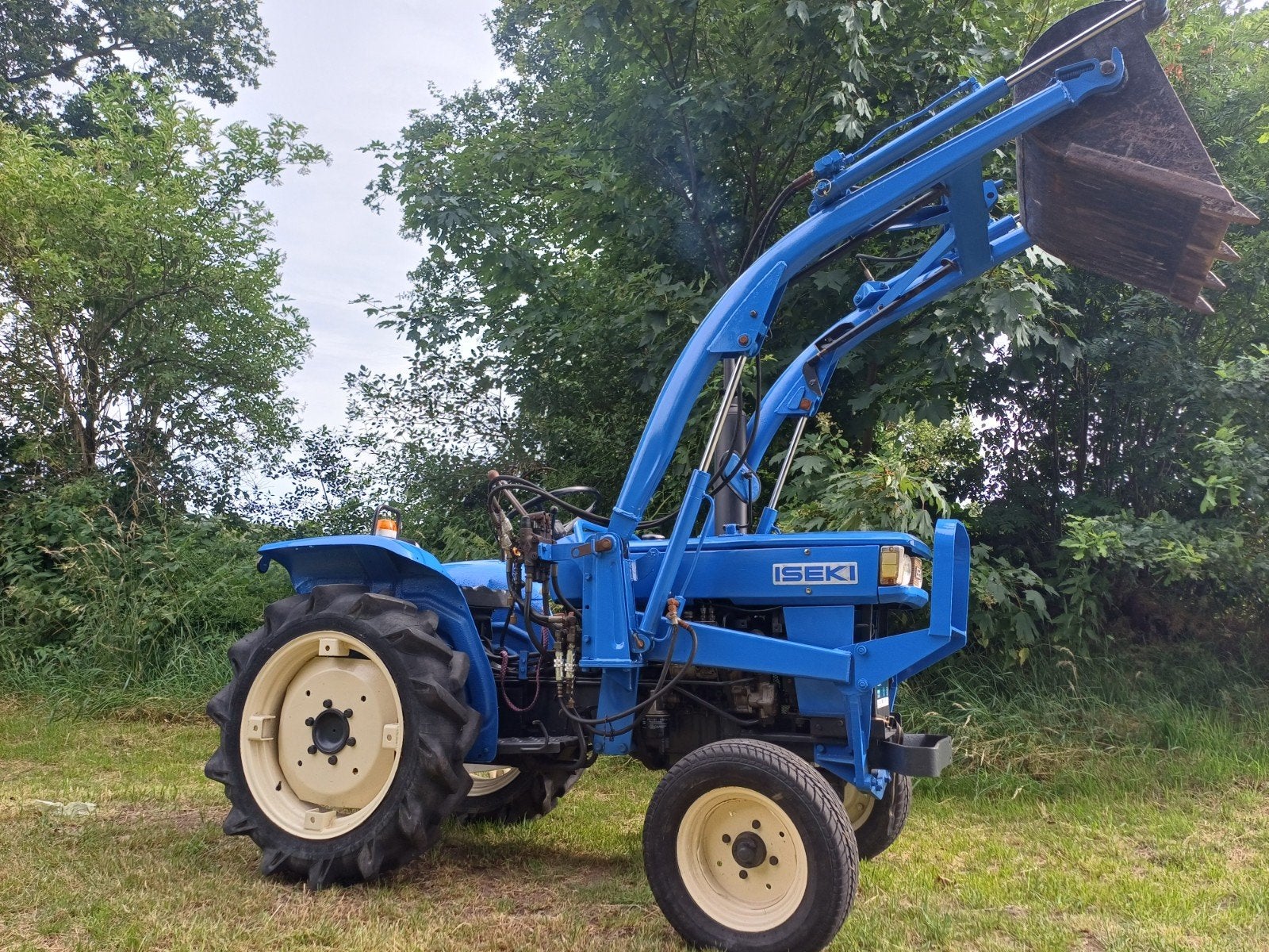 Iseki ts 1610 met voorlader minitrekker tuintrekker, Gebruikt, Tot 2500, Tot 80 Pk, Ophalen