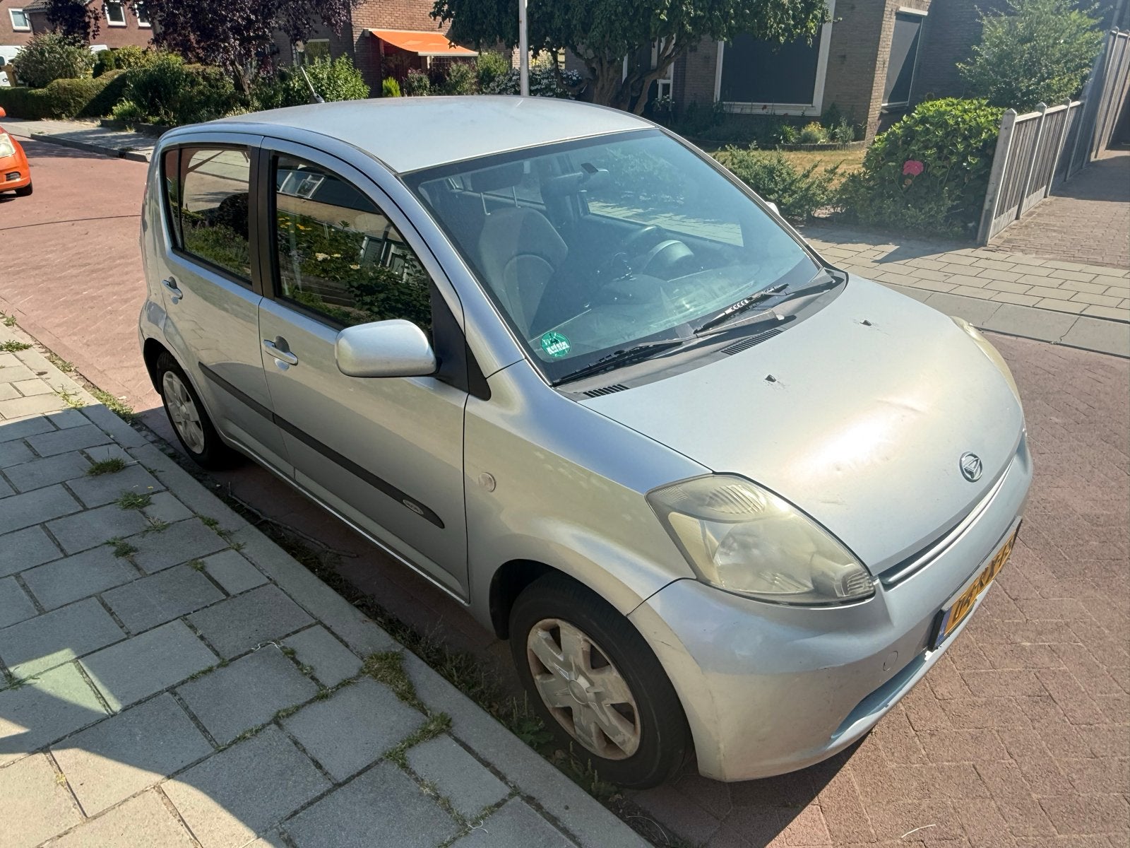 Daihatsu Sirion 1.0 51KW 2005 Grijs, Voorwielaandrijving, Handgeschakeld, 3 cilinders, Zilver of Grijs