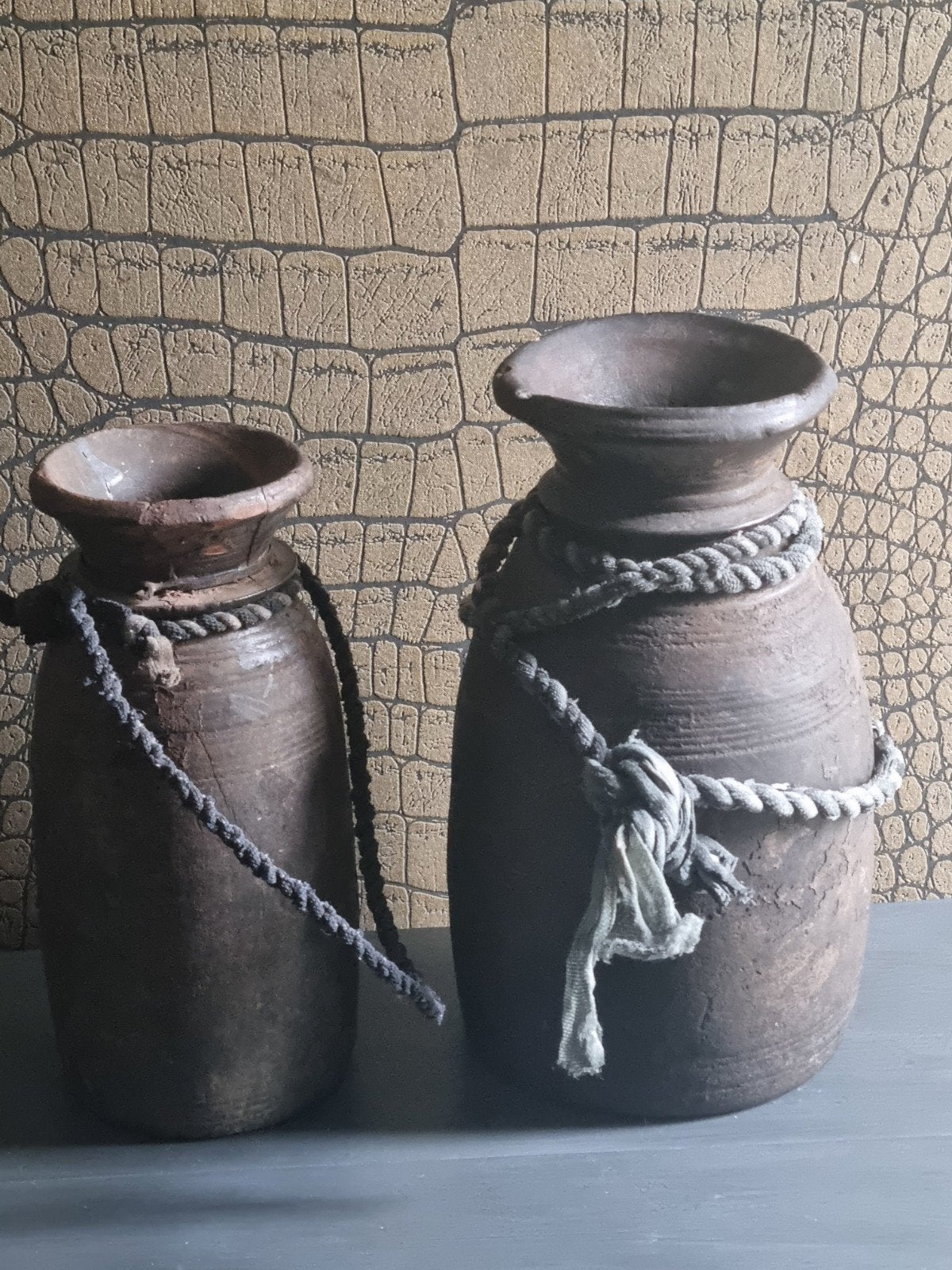Te koop 2 nepalese kruiken, Huis en Inrichting, Woonaccessoires | Vazen, Ophalen