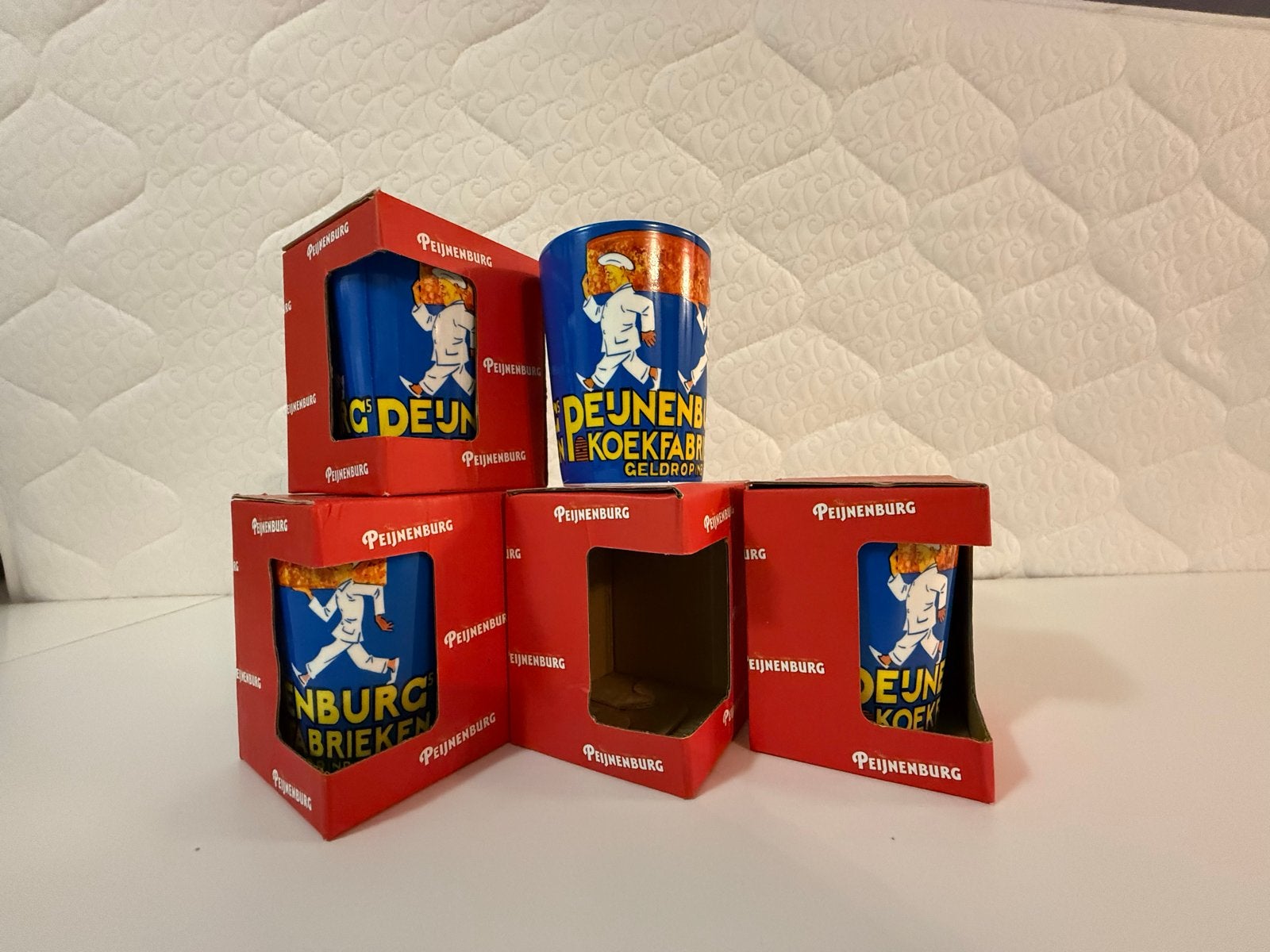Set van 4 Peijnenburg koekfabriek mokken in doos, Verzenden, Nieuw, Overige stijlen, Kop(pen) en/of Schotel(s)