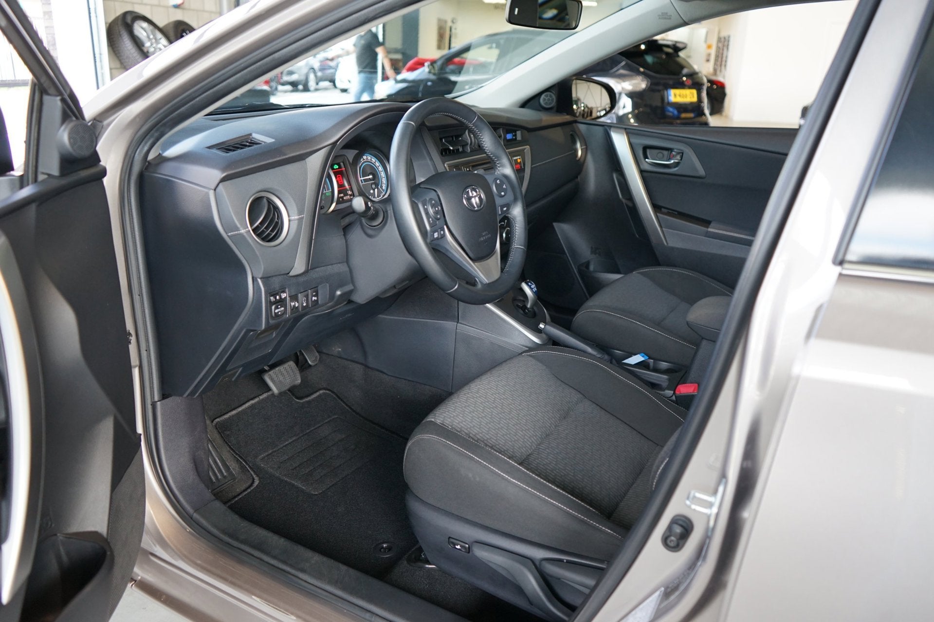 Toyota Auris Touring Sports 1.8 Hybrid EERSTE EIGENAAR, Euro 5, Stof, Gebruikt, Zwart