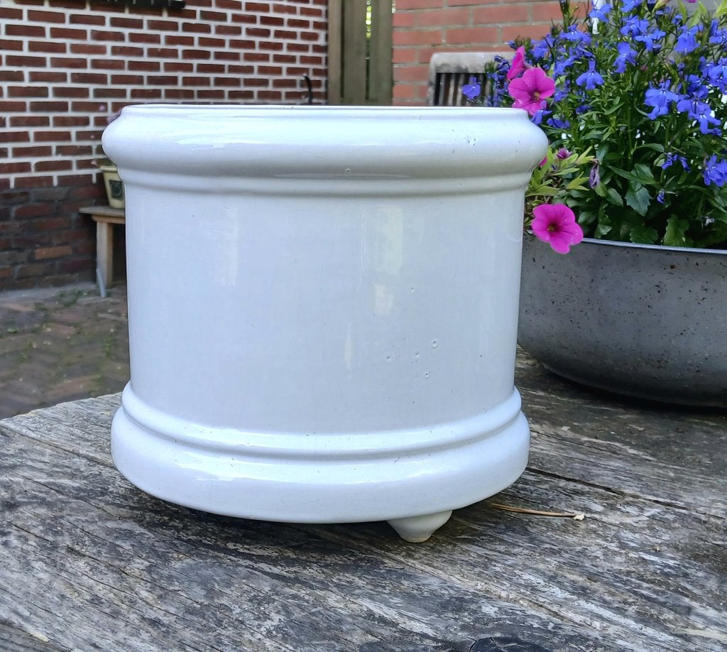 Grote witte keramieken bloempot met keramieken pootjes, Tuin en Terras, Gebruikt, Rond, Binnen, Ophalen of Verzenden