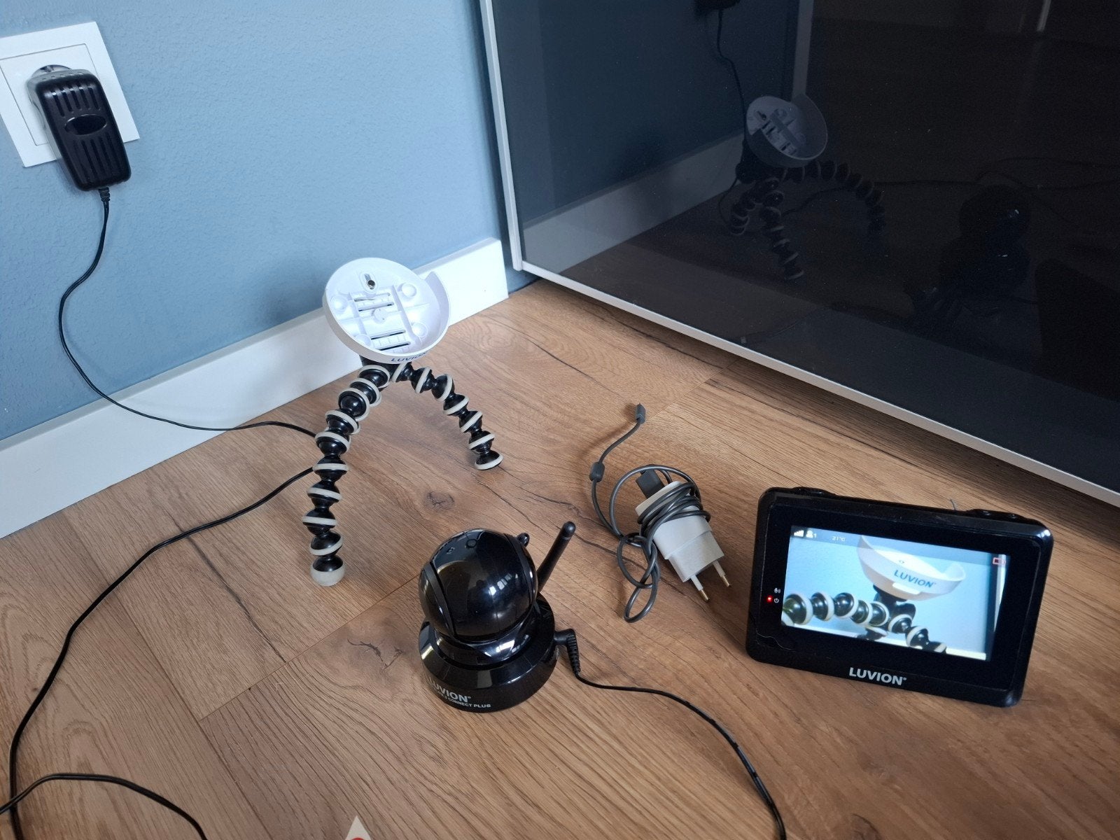 Luvion grand elite 3 babyfoon met camera en standaard, Ophalen of Verzenden, Zo goed als nieuw, Minder dan 100 meter, Camera