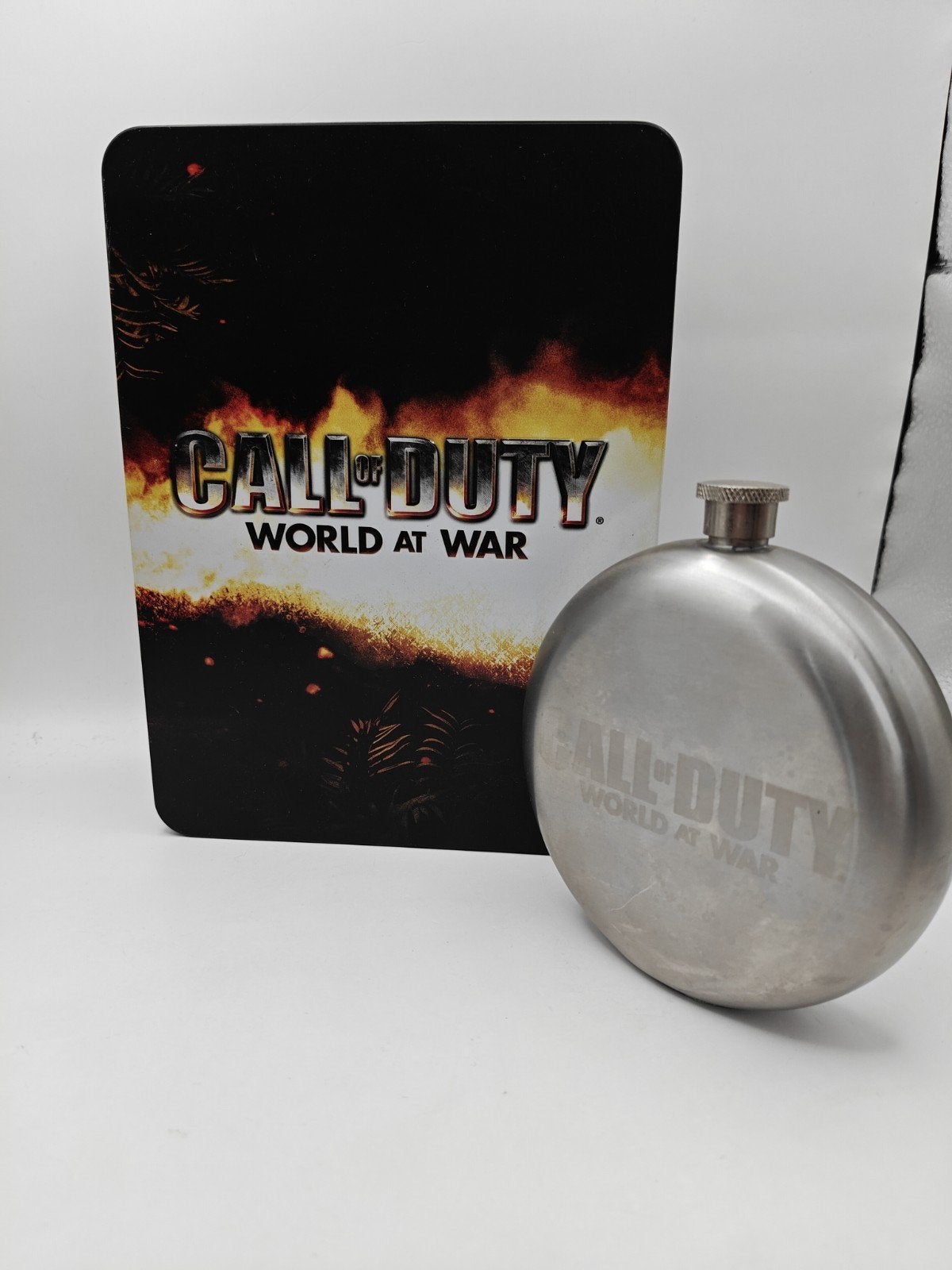 Call of Duty World at War heupfles Flacon, Support@activision.com, Activision, Zo goed als nieuw, Activision Publishing, Inc. 3100 Ocean Park Blvd, Santa Monica, CA 90405, USA