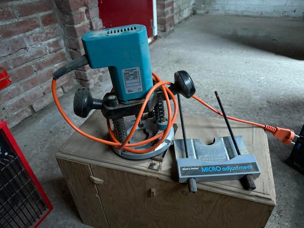 Bovenfrees Black & Decker, Ophalen, Gebruikt, Elektrisch, Bovenfrees