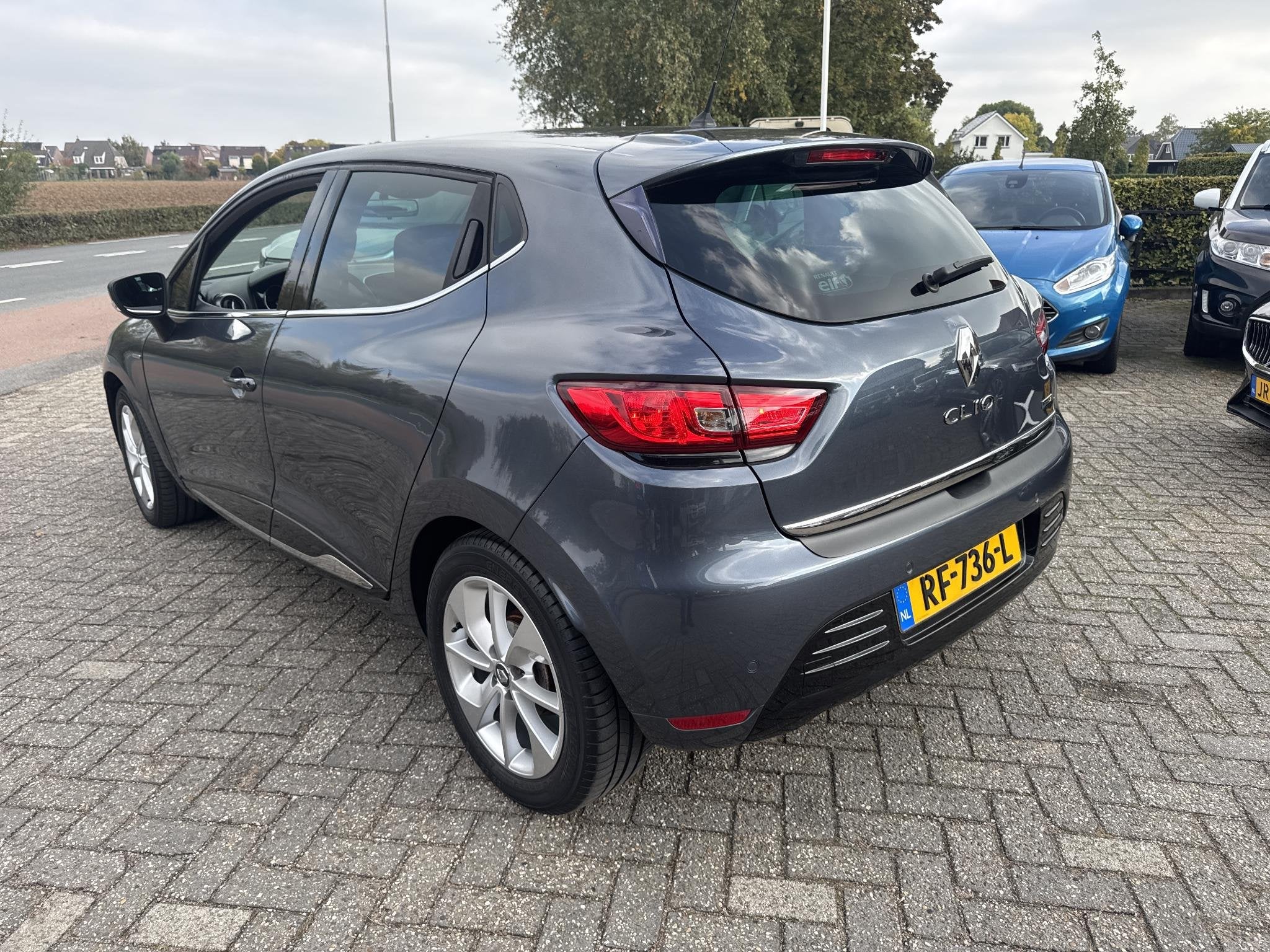 Renault Clio 0.9 TCe Limited, Voorwielaandrijving, Stof, Gebruikt, 49 €/maand