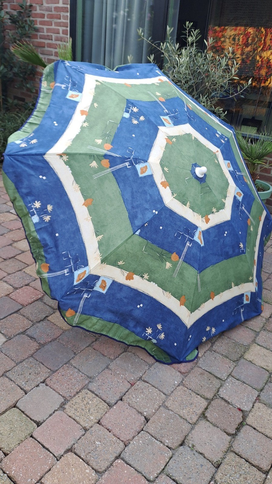 Parasol met vrolijk patroon - Zo goed als nieuw, Tuin en Terras, Ophalen, Onbekend, Zo goed als nieuw, 1 tot 2 meter