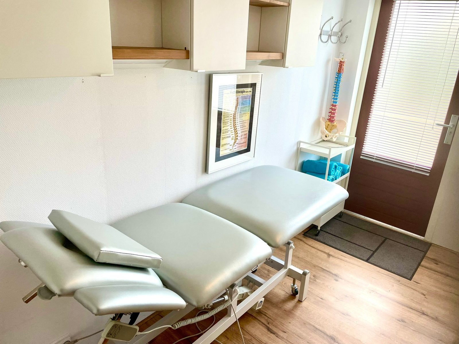 Mooie behandeltafel electrisch, Sport en Fitness, Massageproducten, Ophalen, Zo goed als nieuw, Massagetafel