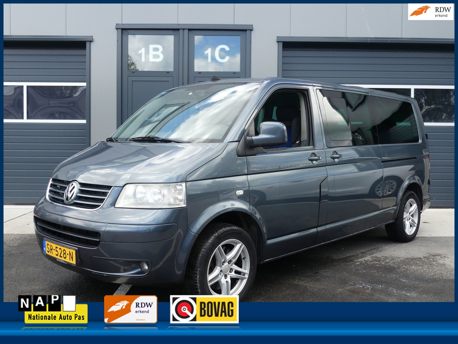 Volkswagen TRANSPORTER CARAVELLE 2.5 TDI 174PK ECC Navigatie, Buscamper of Camperbus, Volkswagen, Bedrijf, 4 tot 5 meter
