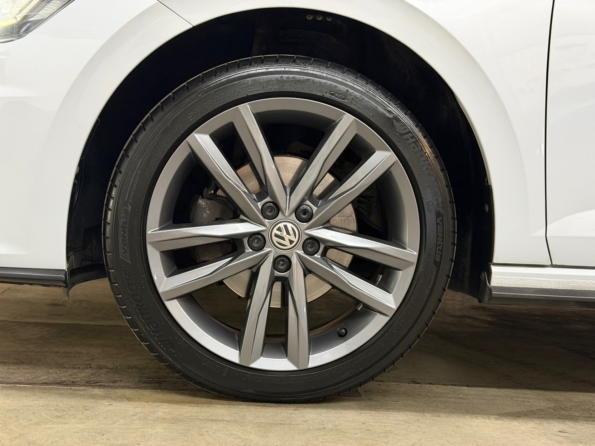 Volkswagen Polo 1.6 TDI R-Line 2019 DSG LED CRUISE CLIMA CAR, Auto's, Dealer onderhouden, 1203 kg, Gebruikt, Alcantara