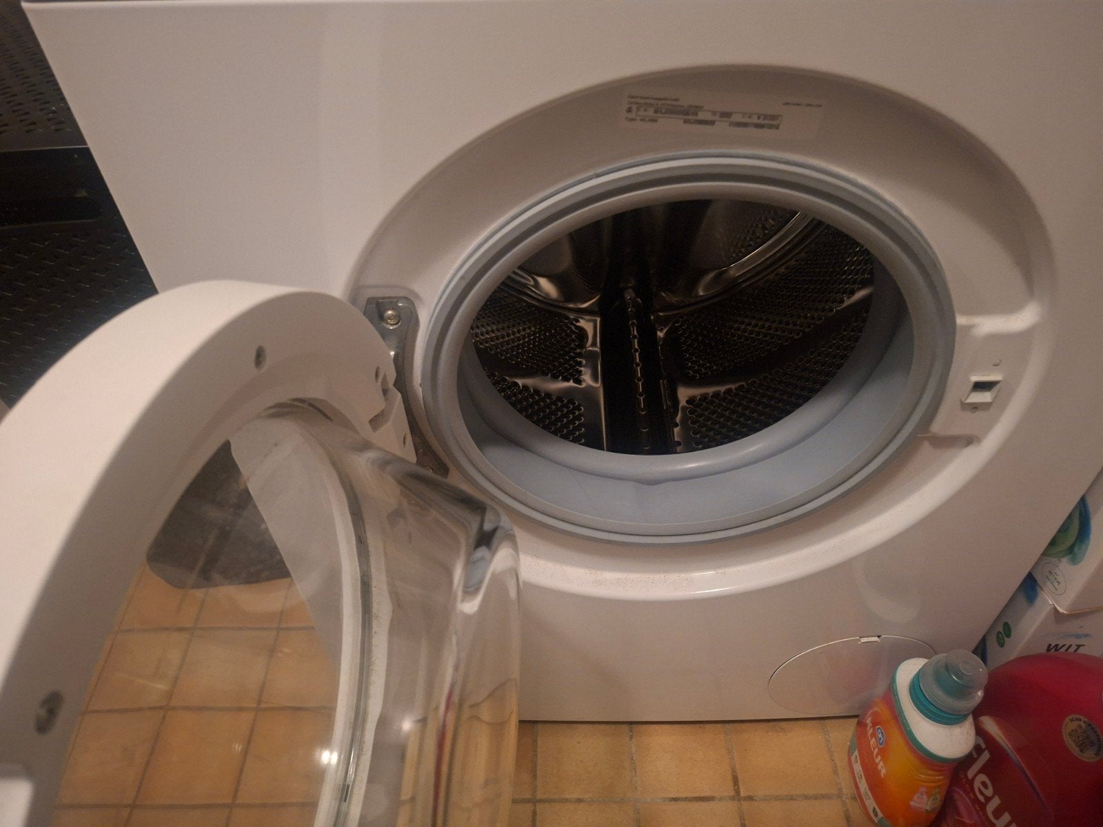 Foto 3 van Bosch wasmachine - Engelse uitvoering, 4 jaar oud