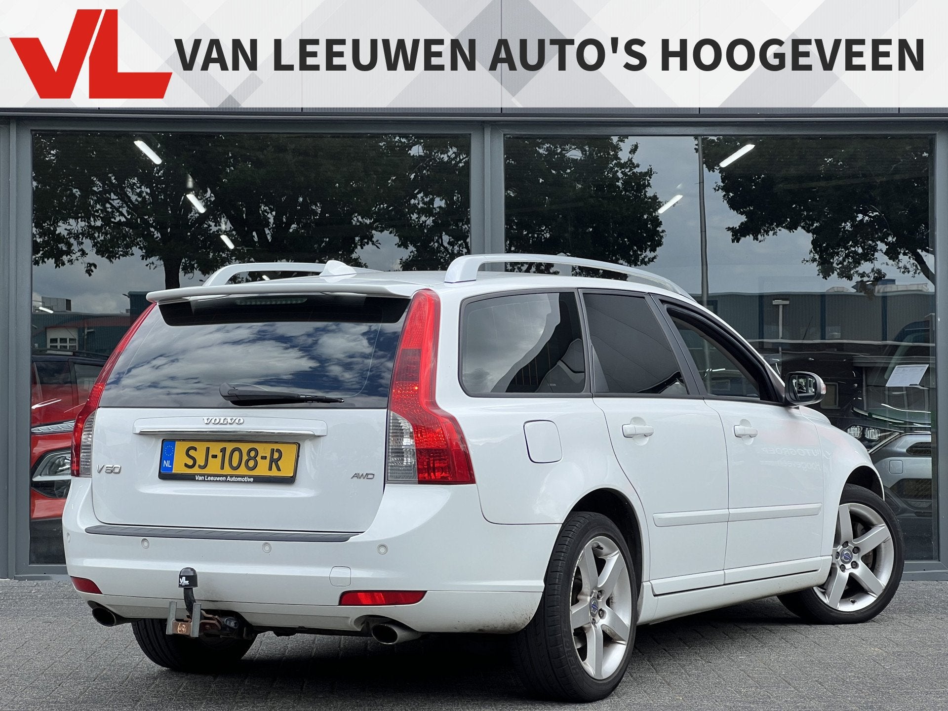 Volvo V50 2.5 T5 AWD Summum | Trekhaak | RIJKLAAR (bj 2007), Auto's, Volvo, Gebruikt, Zwart, Automatische klimaatregeling, 700 kg