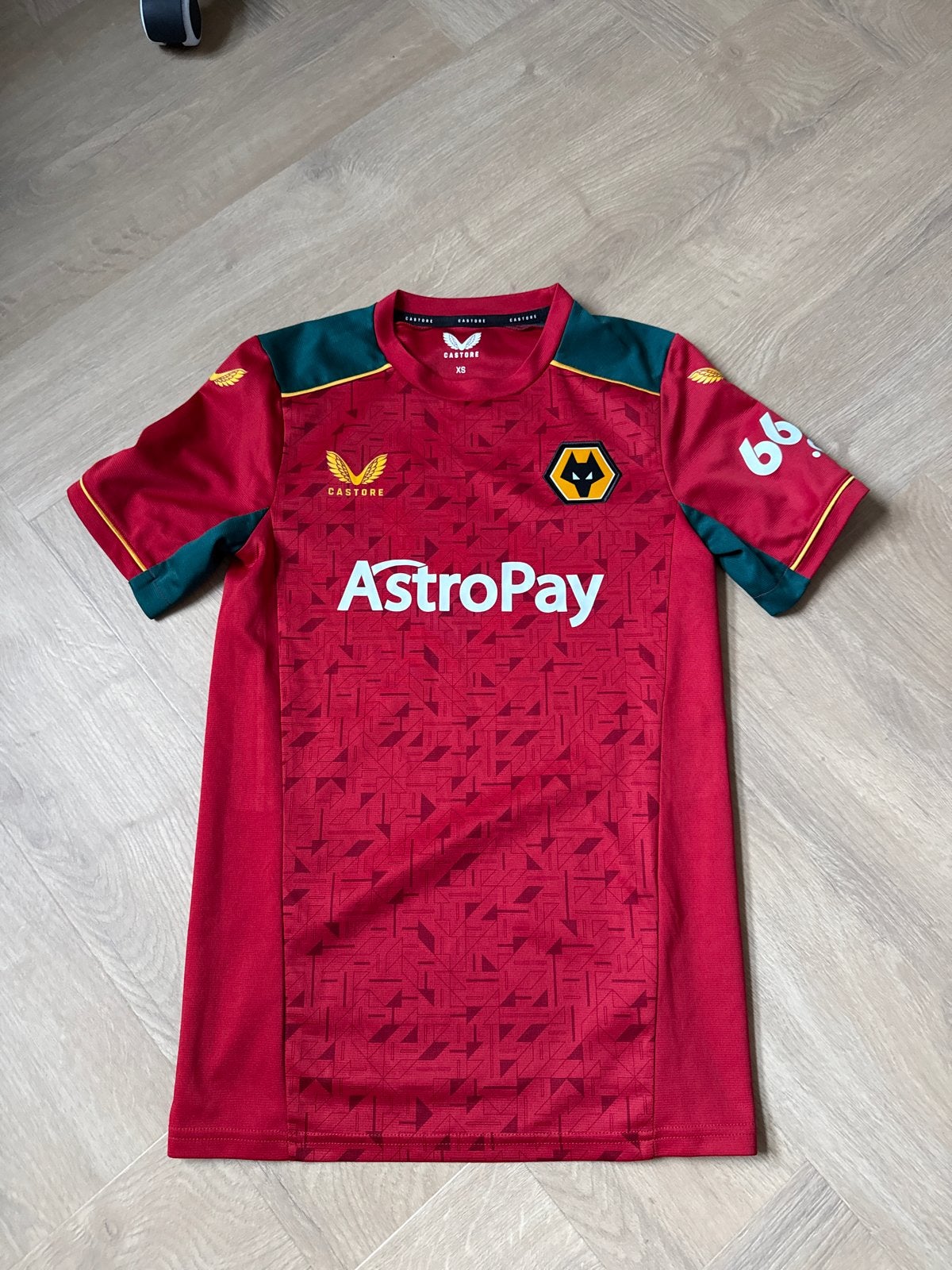 Castore Wolves Thuisshirt - Maat XS - Als nieuw!, Sport en Fitness, Maat XS of kleiner, Ophalen of Verzenden, Zo goed als nieuw