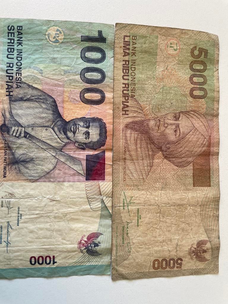 Indonesische bankbiljetten 1000 en 5000 Rupiah, Postzegels en Munten, Bankbiljetten | Azië, Ophalen of Verzenden, Zuidoost-Azië