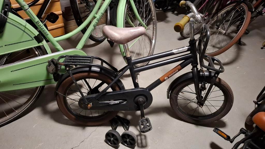Popal kinderfiets met zijwieltjes - Zwart 16 inch, Fietsen en Brommers, Fietsen | Kinderfietsjes, Ophalen, Zijwieltjes, Popal