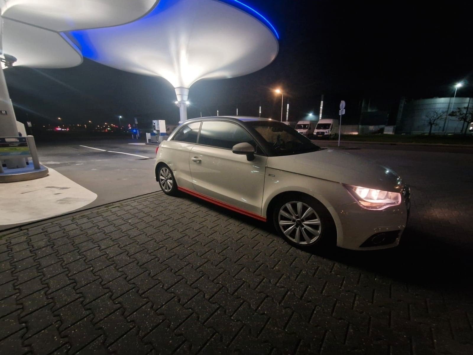 Audi A1 1.4 Tfsi 90KW 2011 Wit, Auto's, Voorwielaandrijving, A1, 4 stoelen, 1200 kg