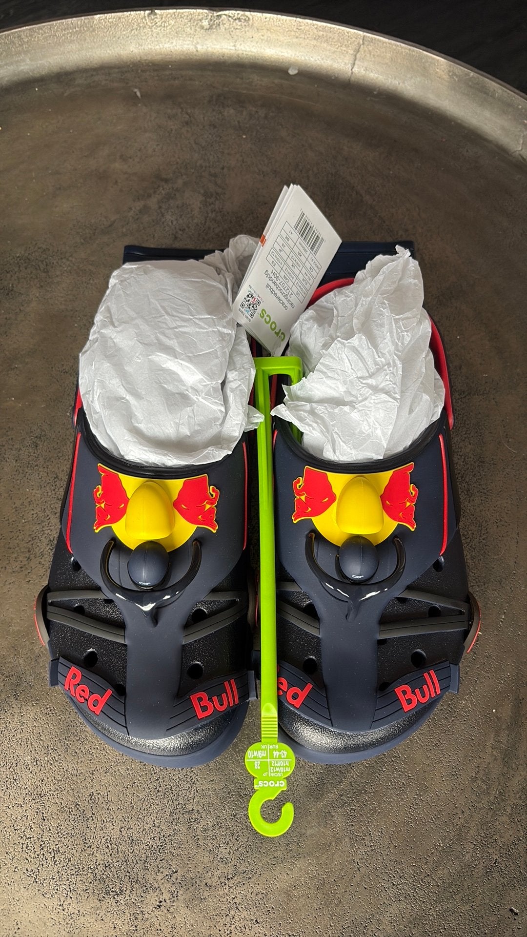 Red Bull racing crocs limitend edition, Ophalen of Verzenden, Nieuw, Blauw