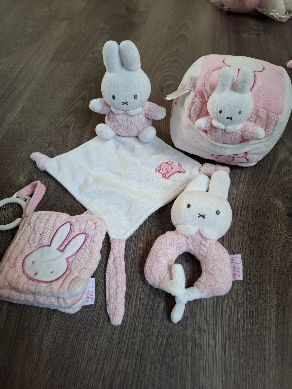 Nijntje baby speelgoed set - rammelaar, knuffeldoek, kubus, Ophalen of Verzenden, Zo goed als nieuw, Rammelaar, Met geluid