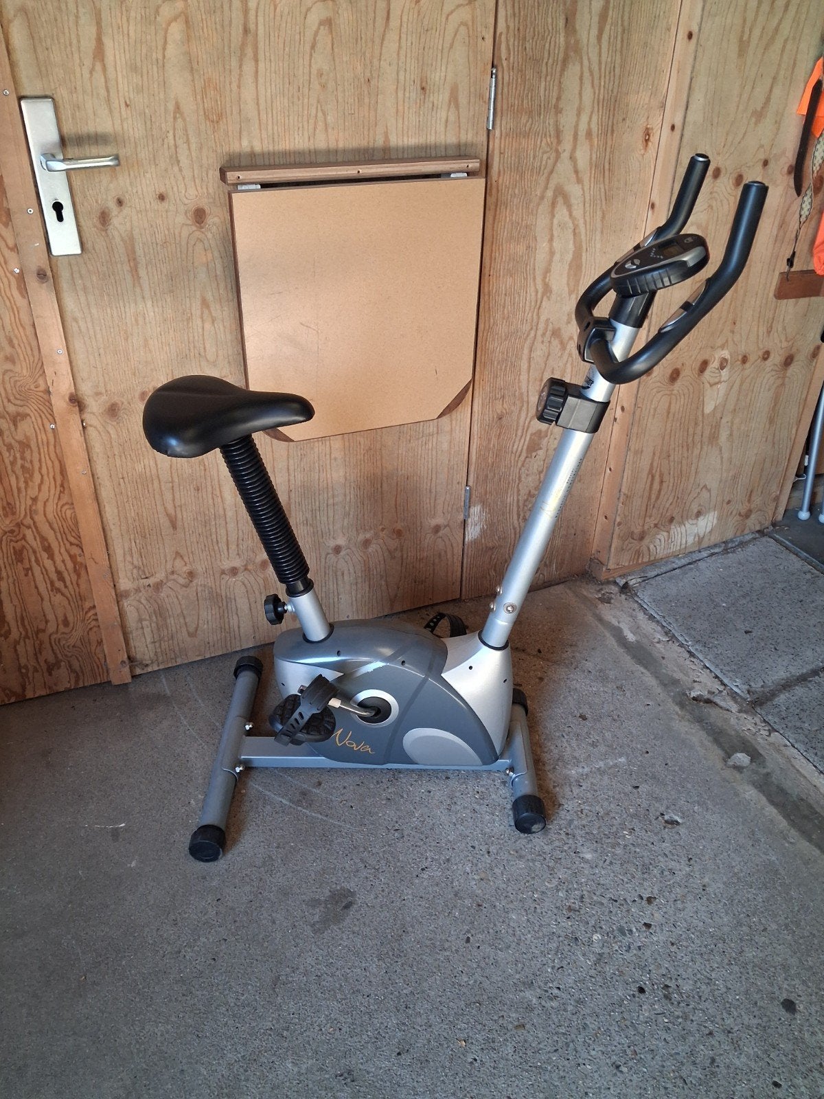 Hometrainer Rössler Nova - Ideaal voor Thuis Fitness, Sport en Fitness, Fitnessapparatuur, Gebruikt, Hometrainer, Benen, Metaal