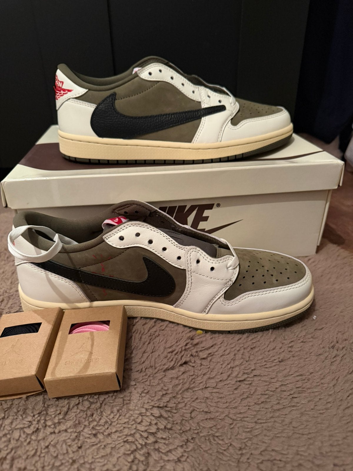 Nike Travis Scott Medium olive 39, Kleding | Dames, Schoenen, Ophalen of Verzenden, Zo goed als nieuw, Sneakers of Gympen