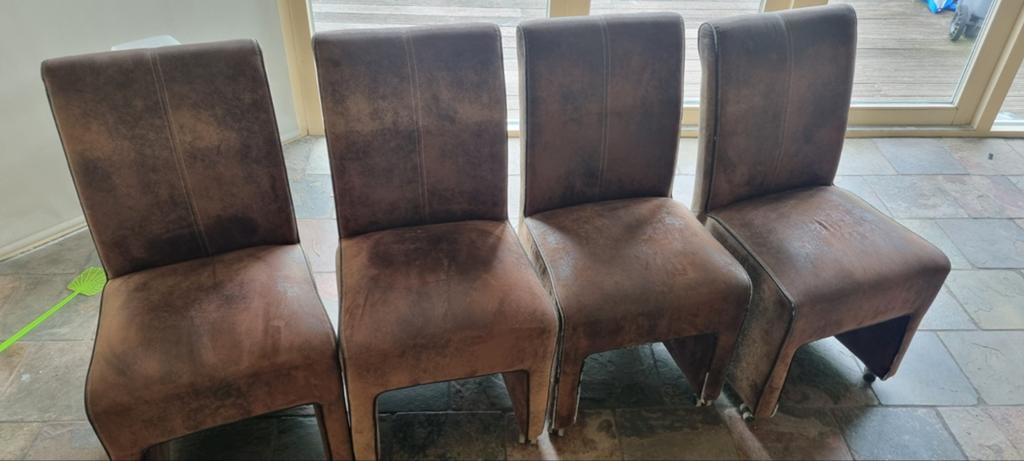 Moet zo snel mogelijk weg 4x Suedine/leren eetkamerstoelen, Huis en Inrichting, Stoelen, Ophalen, Gebruikt, Bruin, Leer